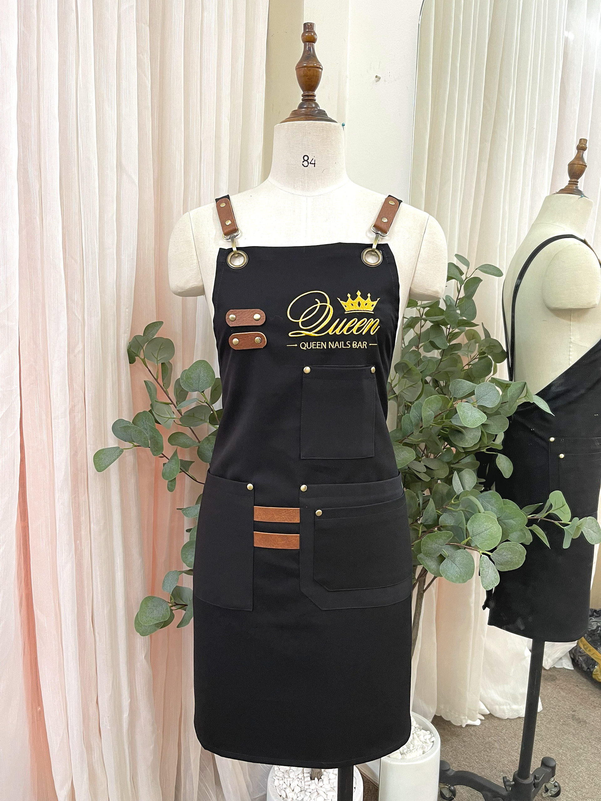 Tạp dề spa, nails, hair salon kaki đen TDNS240945