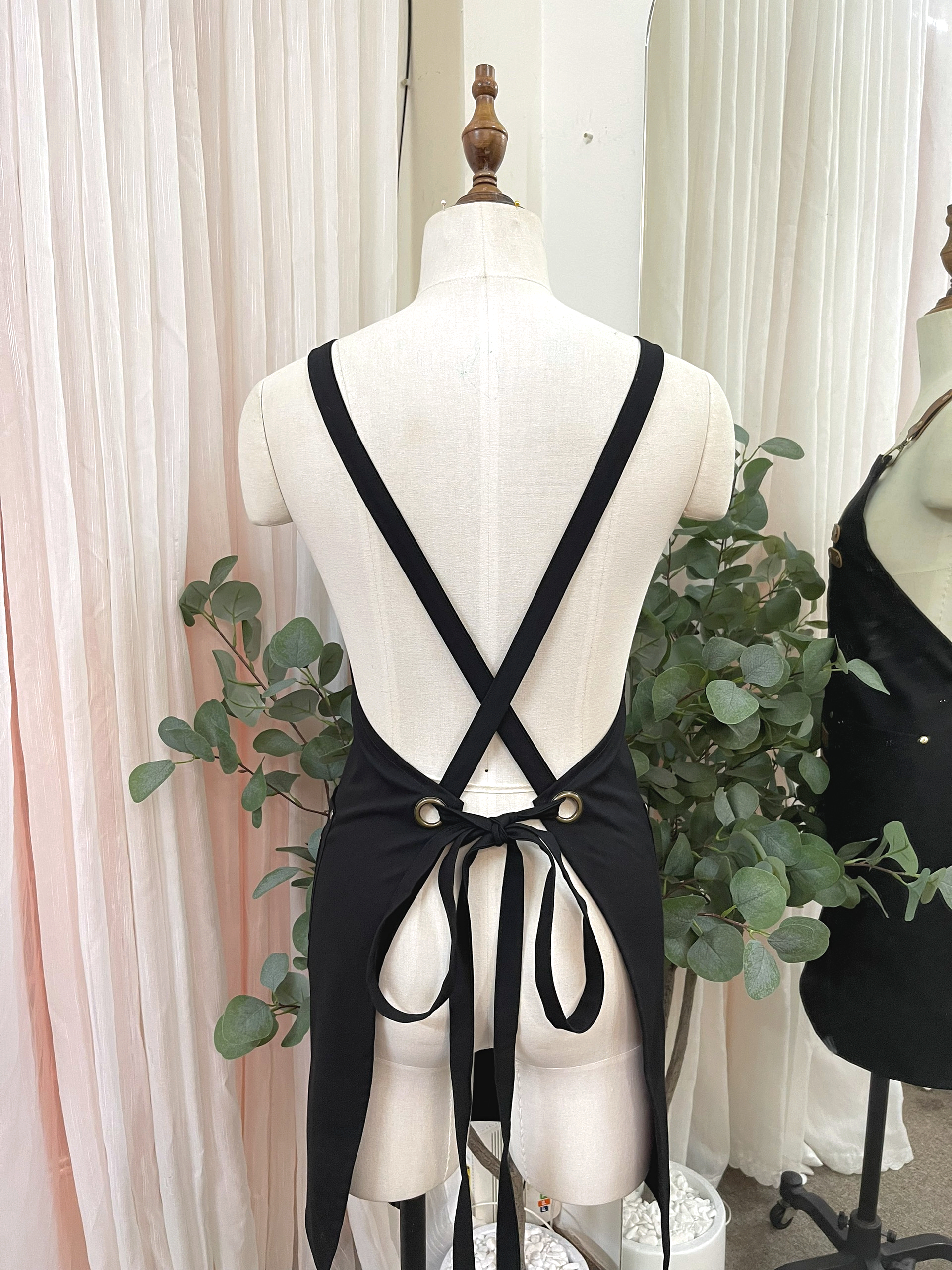 Tạp dề spa, nails, hair salon kaki đen TDNS240945